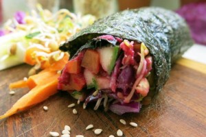 Der veganer Algen - „Wrap“ ist perfekt für unterwegs – und es passt einfach alles Gute rein