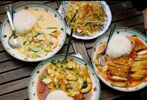 Gabel und Löffel kommen zum Einsatz, solange das Gericht auf einem Teller Platz findet