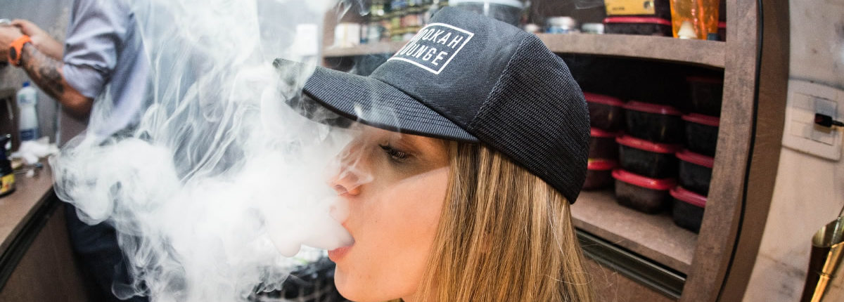 Passivrauchen oder das ein unfreiwillige Einatmen von Tabakrauch