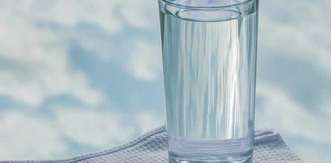 Wasser aus der Luft gewinnen: Revolution durch mikroporöse Materialien