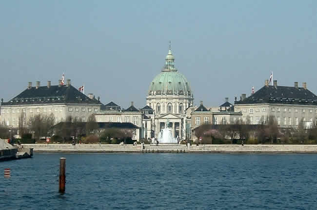schloss amalienborg kopenhagen