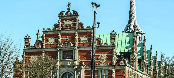 Anhaltender Brand in der historischen Börse von Kopenhagen