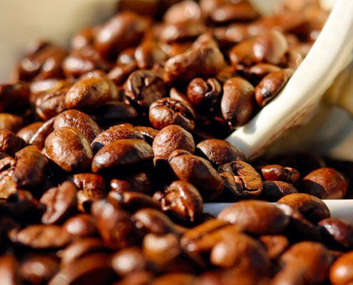 Kaffeepreise erreichen Rekordhoch: Wetterextreme und steigende Nachfrage belasten den Markt