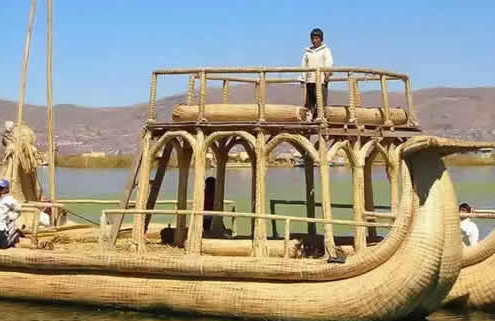 Der bedrohte Titicacasee: Indigene Gemeinschaften im Kampf um Umwelt, Identität und Zukunft