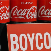 Coca-Cola weltweit unter Druck: Boykottbewegungen, Social Media und Konsumtrends in Deutschland