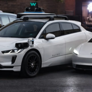 Robotaxis 2026: Der Wettlauf um das autonome Taxi-Zeitalter